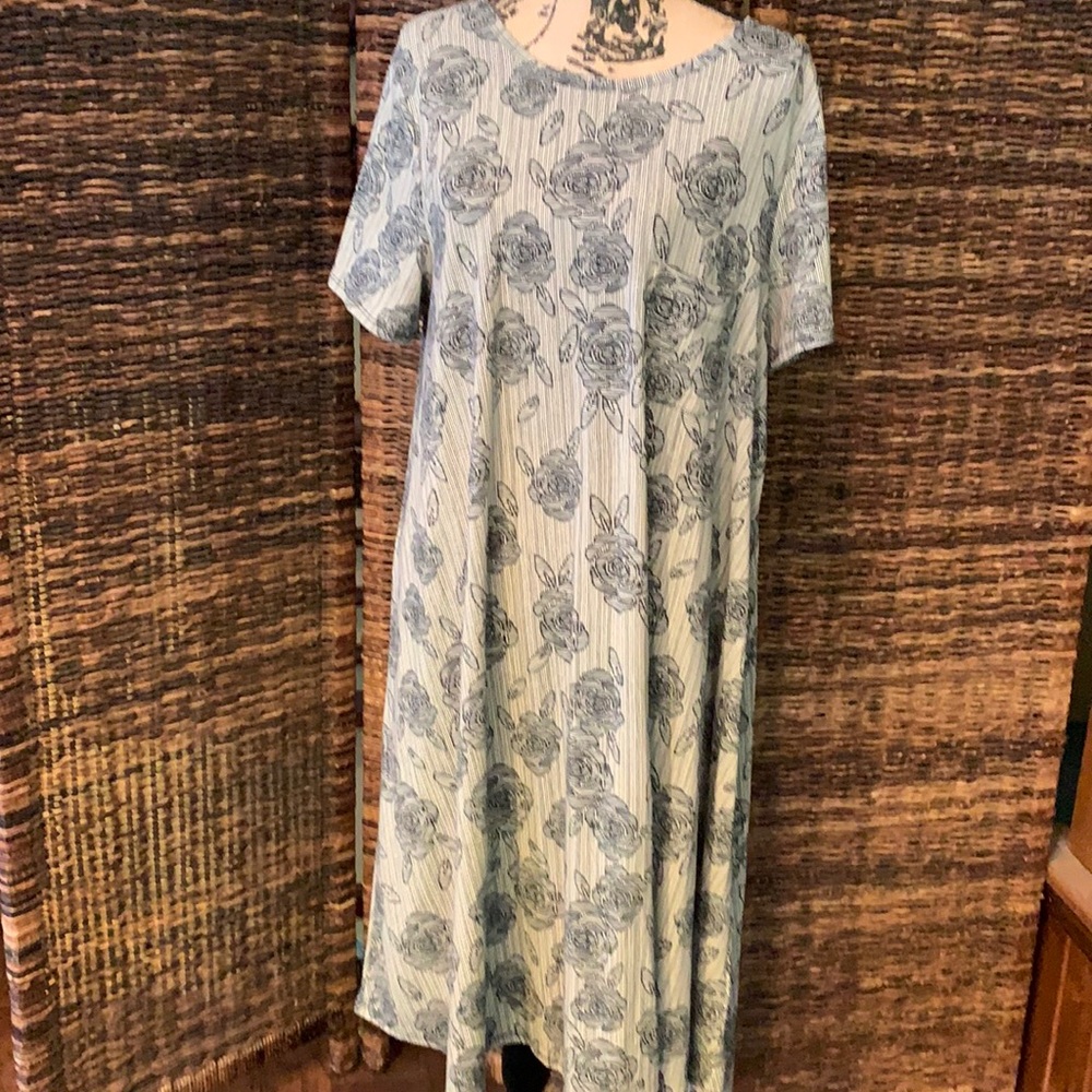 XL Lularoe Carly multi color black& white